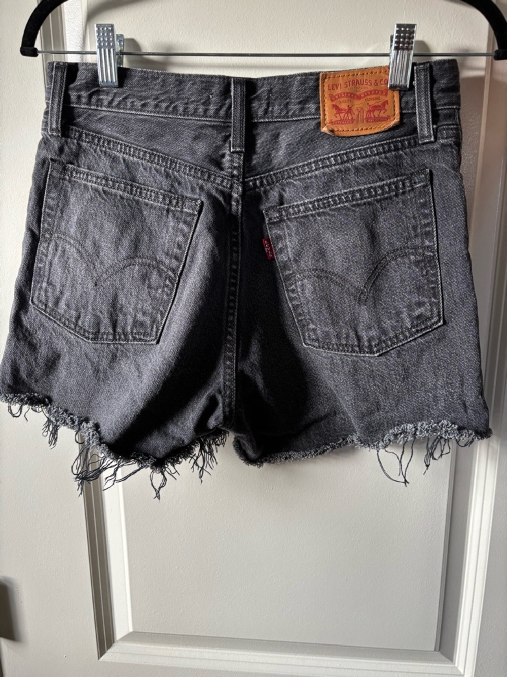 LEVI’S Wedgie Short High Rise Black Denim Jean Women’s size 28